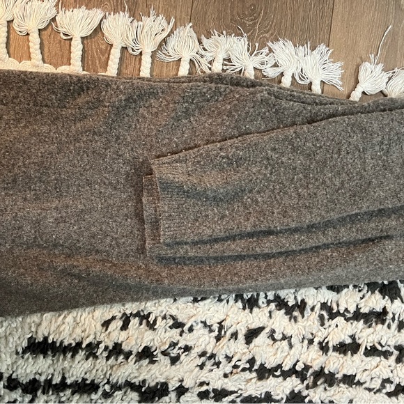 Aritzia community wool cardigan - Picture 4 of 4